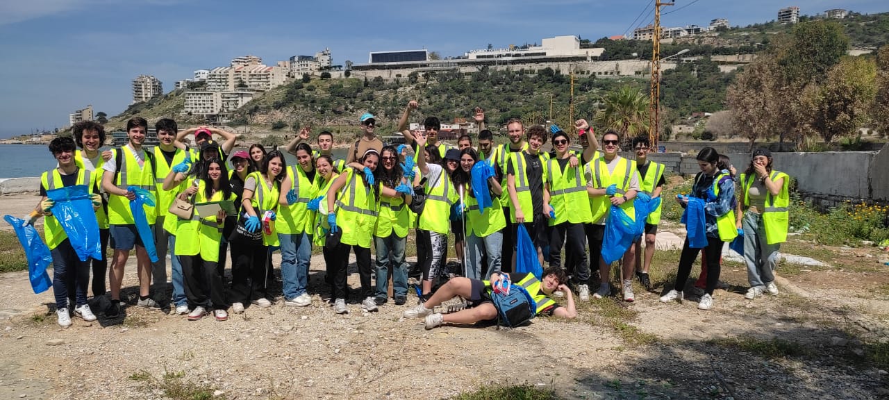 EcoCitizens volunteers gathered during an eco-action in Lebanon